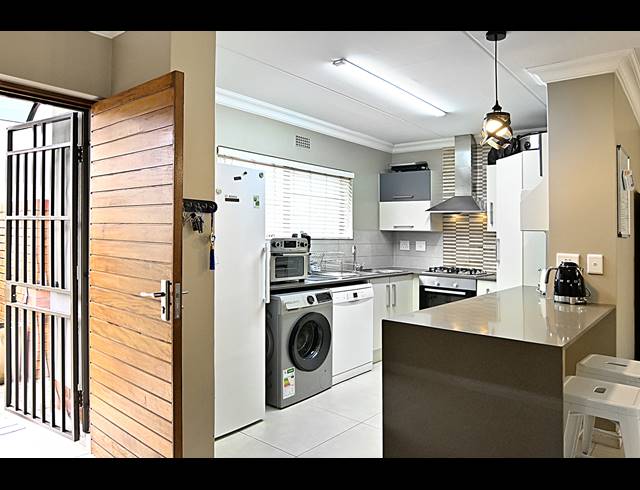 3 BEDROOM TOWNHOUSE FOR SALE IN KYALAMI HILLS